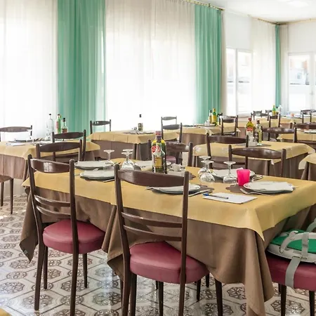 Ξενοδοχείο Martinez Μπελάρια-Ιτζέα Μαρίνα