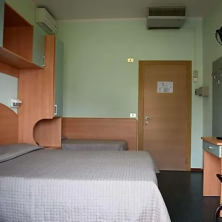 Martinez 3*